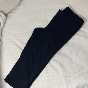 GapFit black Capri compression legging